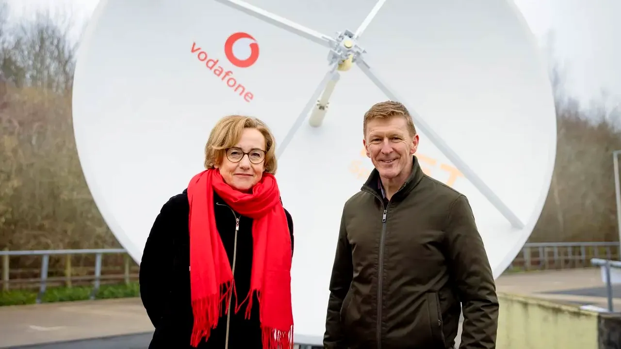 Premieră: Vodafone efectuează primul apel video spaţial din lume dintr-o zonă fără acoperire, folosind un telefon mobil şi sateliţi comerciali 