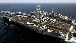 Două bombardiere ruseşti au survolat un portavion american
