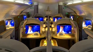 TOPUL celor mai bune locuri First Class din lume. Imagini spectaculoase cu luxul oferit pasagerilor de marile companii aeriene - GALERIE FOTO