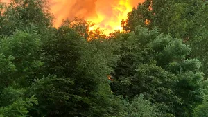 LIVE UPDATE Un nou incendiu în Constanţa. Trei explozii puternice, în zona depoului de tramvaie. Precizările DSU