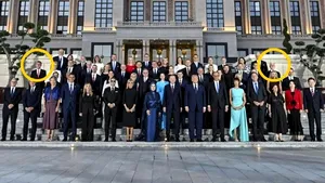 Scandalul din Cehia, dintre premier și președinte, s-a transferat la NATO. Ambii oficiali au ajuns în Ankara, cu avioane separate, Turcia i-a plasat în colțuri opuse