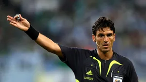 Massimo Busacca va arbitra partida Olanda - România (Video)