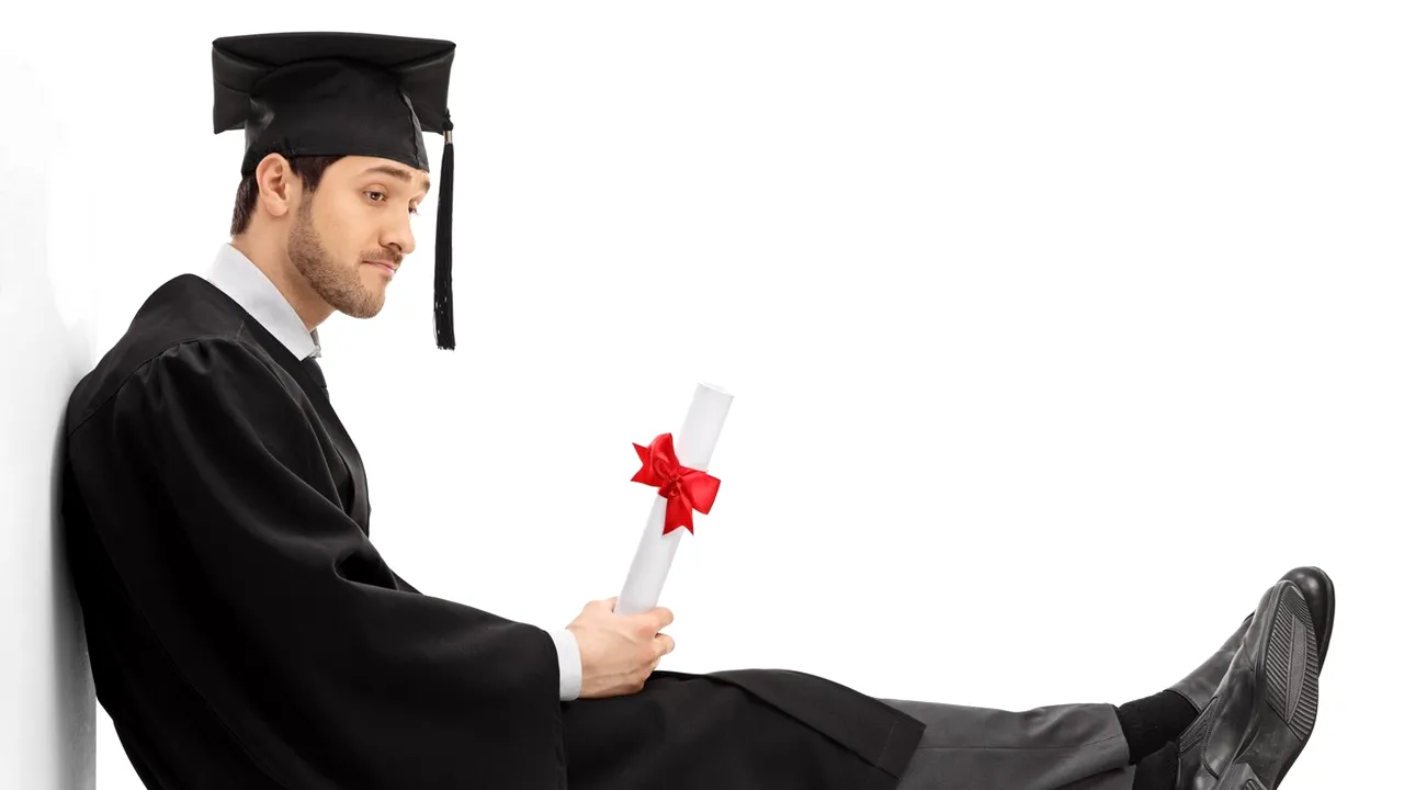 România şomerilor cu diplomă. Ce cred tinerii după absolvirea şcolii şi ce salarii îşi doresc