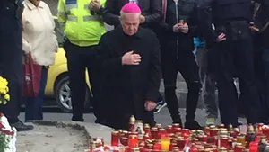 Arhiepiscopul romano-catolic Robu, la clubul Colectiv: Ar trebui să ne fie ruşine, nouă tuturor şi guvernelor şi instituţiilor statului şi bisericilor - FOTO