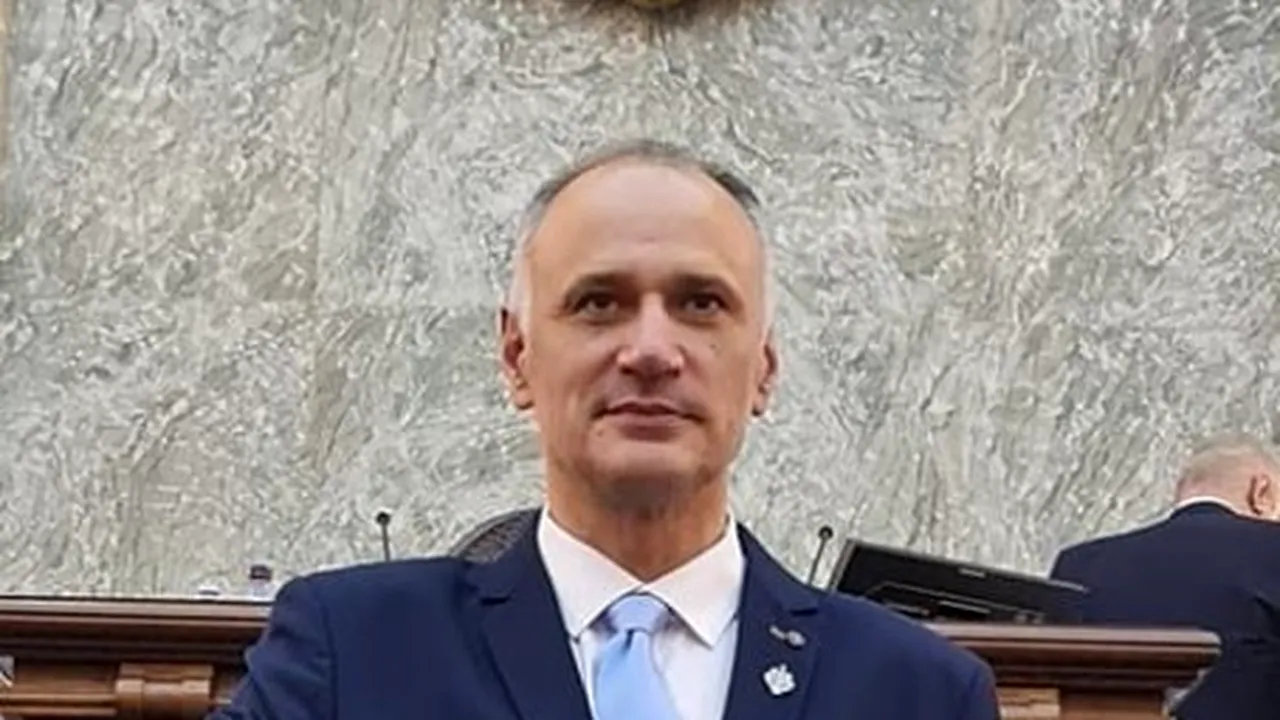 România all-inclusive / Senatorul care e în cărți pentru Apărare / A fost consilier de dezvoltare personală și administrator la o fermă de porci
