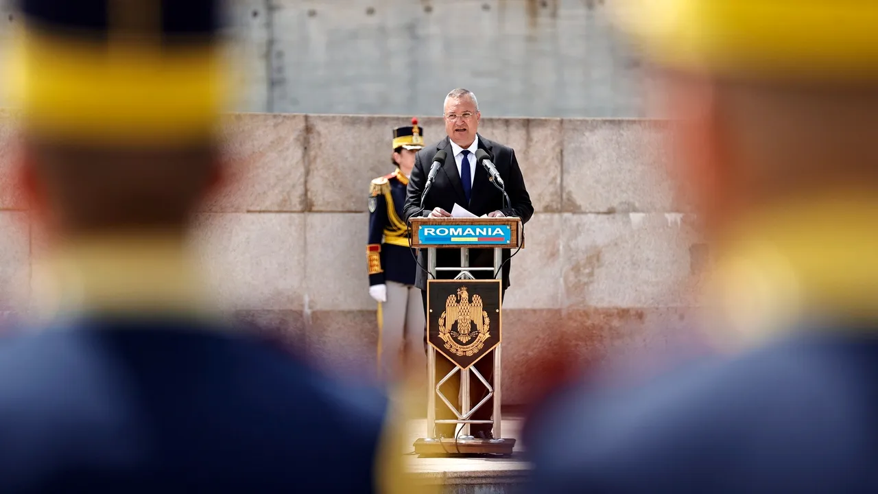 Ciucă, la Mormântul Ostaşului Necunoscut: Eroii sunt un exemplu pentru fiecare generaţie