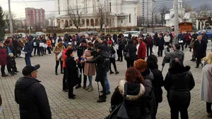 Miting de solidaritate cu fostul ministru al Sănătăţii: Nu o ucideţi pe Sorina Pintea | VIDEO