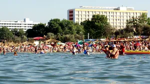 Zece hoteluri de pe litoralul românesc operează în regim all - inclusive