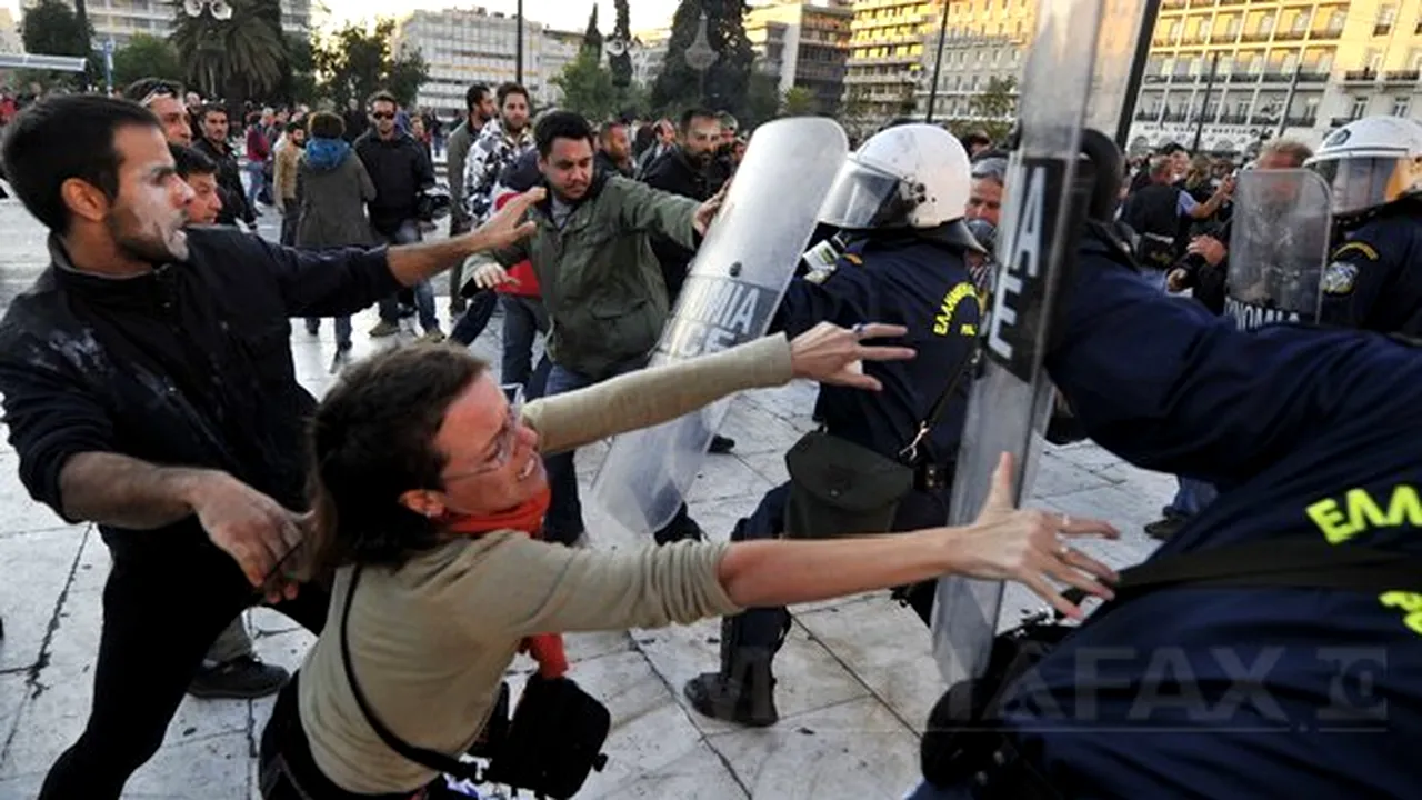 A doua zi de grevă generală în Grecia. Poliţia a folosit gaze lacrimogene pentru a dispersa manifestanţii - VIDEO