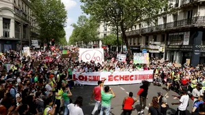 Francezii au ieşit în stradă cu zecile de mii de dragul ecologiei 