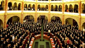 Partidul Socialist ungar boicotează prin absenţă votul asupra modificării noii Constituţii ungare
