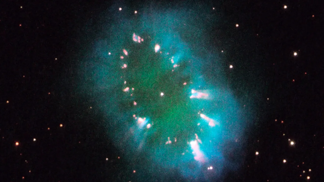 Bijuterie cosmică într-o imagine capturată de Hubble