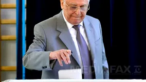 ALEGERI PREZIDENŢIALE, turul II. Iliescu: Eu sper ca un băiat tânăr să vină în funcţia de şef al statului