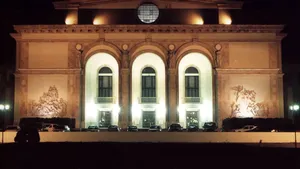 Angajaţii Operei şi Teatrului Naţional de Operetă 