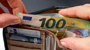 În România, plata cash nu e pe cale de dispariţie. Studiu Merchant Machine: 78% din tranzacţii, în numerar