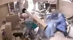Imagini incredibile. Cum au reacționat câțiva chirurgi surprinși de un cutremur în timpul unei operații