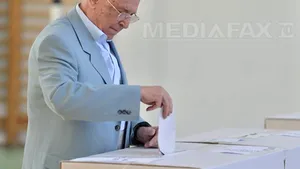 Ion Iliescu şi soţia sa au votat la Liceul 