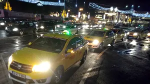 Taximetriştii, protest faţă de aplicaţiile de transport: Vom ieşi în fiecare seară | FOTO, VIDEO