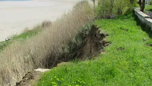 FOTO Mai multe faleze din Eforie, afectate de alunecări de teren din cauza precipitaţiilor şi a eroziunii