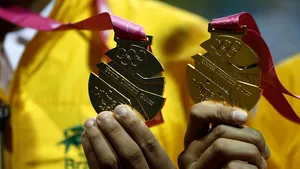 Designul medaliilor pentru JO de iarnă pentru tineret din 2016, realizat de românul Ciprian Burzo - FOTO