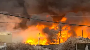 Cel puțin trei persoane au murit în urma unei explozii urmată de incendiu la un bloc de apartamente din Dallas