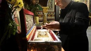 Parohul Bisericii Sf. Gheorghe Nou: Moaştele Sfântului Nicolae, autentice. Ipotezele contrare, subiective - FOTO