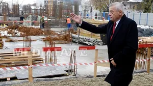 Oprescu: Noile spitale Foişor şi Gomoiu ar putea fi funcţionale la sfârşitul lui 2015. Trebuie să reînfiinţăm policlinicile, să fie măcar una pe sector - FOTO