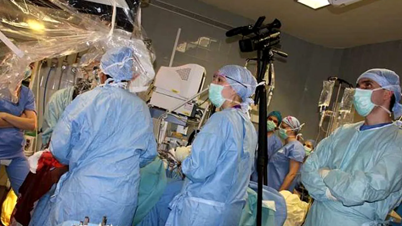 Un transplant de faţă total, realizat cu succes în Franţa