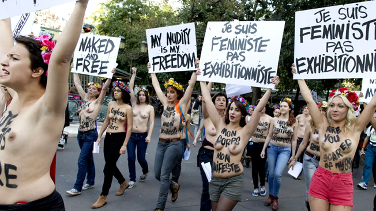 Aproximativ 30 de membre ale mişcării Femen au manifestat în faţa Palatului de Justiţie din Paris