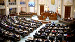 Surprize în AUR și USR, la votul pe noua lege a Integrității. După ce s-au certat 2 săptămâni, aproape toate partidele au votat „pentru”. Ce a făcut Ilie Bolojan