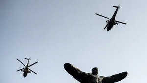 Show aerian şi politic de Ziua Aviaţiei Române | Klaus Iohannis nu a fost invitat la ceremonii, iar Administraţia prezidenţială nu a trimis coroane de flori/ MApN a realizat că a avut probleme cu corespondenţa