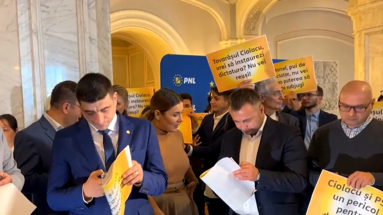 Scandal în Parlament. Ciucă, aşteptat de parlamentarii AUR înaintea şedinţei liberalilor