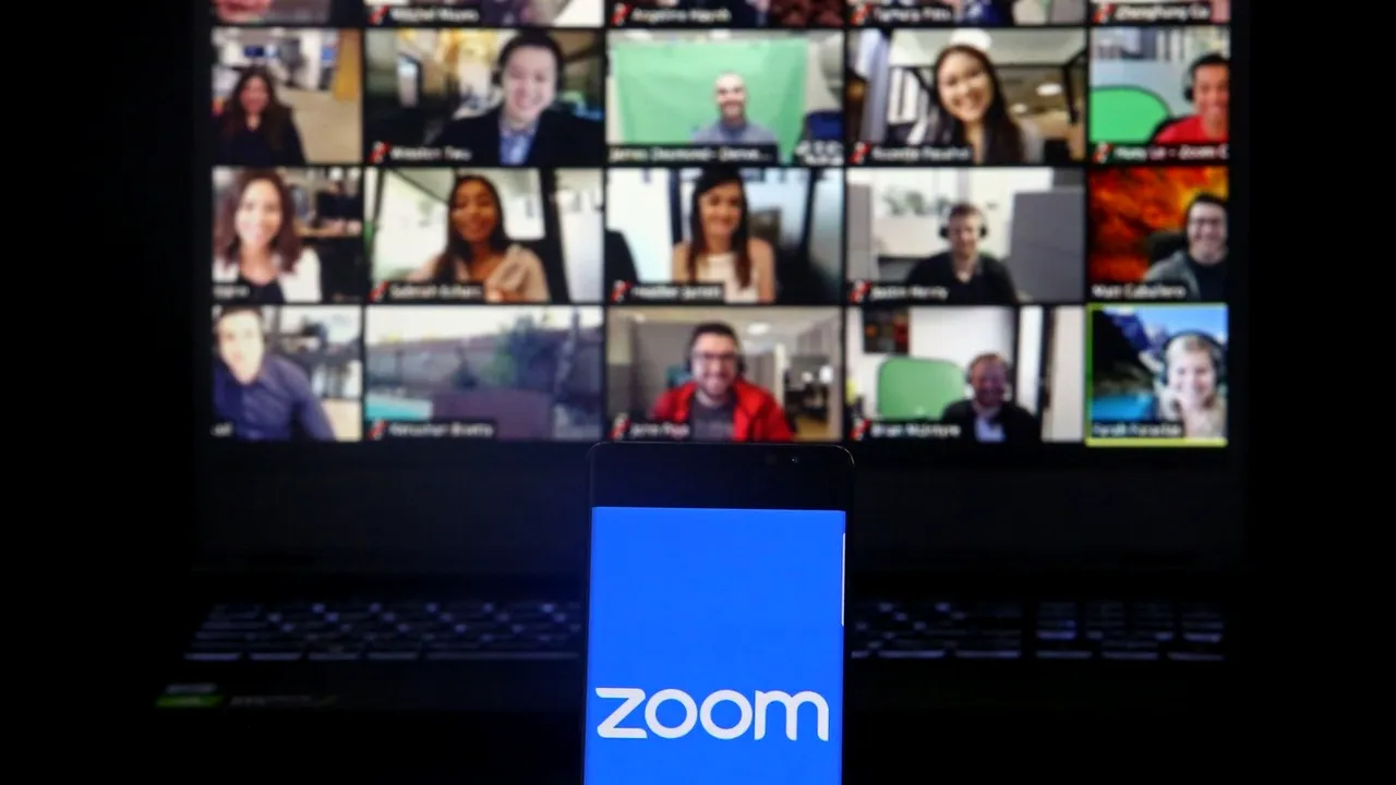 Alertă de hacking pe ZOOM: 500.000 conturi, scoase la vânzare cu preţuri infime. La ce conferinţe oferă acces