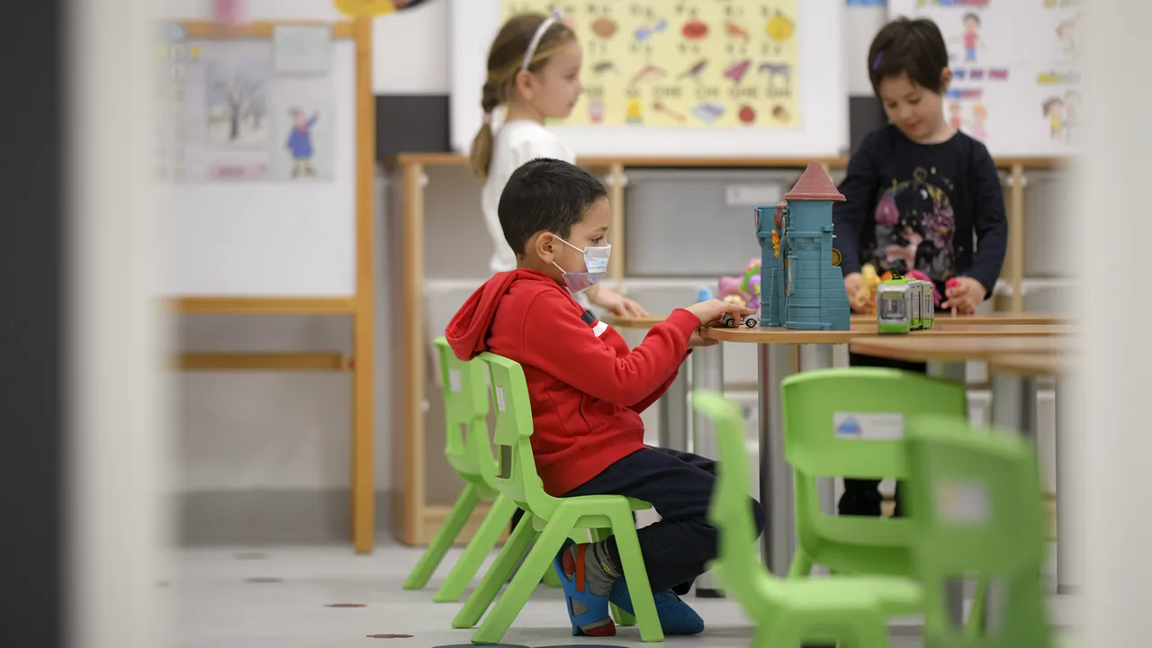 Grădiniţele îşi aşteaptă copiii şi în vacanţă. Care este condiţia principală