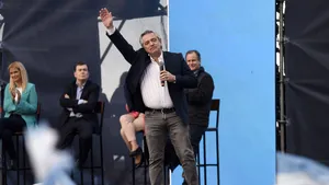 Alegeri generale în Argentina iau o nouă turnură politică: Candidatul peronist de centru-stânga, Alberto Fernández, favorit