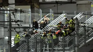 MAE: Am avut o singură solicitare de asistenţă. A sunat mama unei fete, pentru că nu dădea de ea/ Grindeanu: Până acum nu avem români printre victime