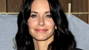 Courteney Cox se căsătoreşte în vară. Vor avea loc două nunţi