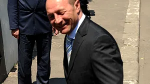Schimb de replici între Băsescu şi un craiovean i-a reproşat că face campanie PDL