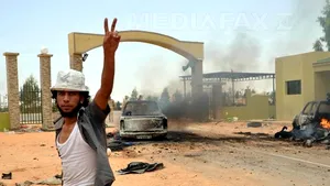 Focuri de armă şi explozii în mai multe cartiere din capitala Libiei