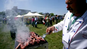 Băsescu şi soţia sa au fost la Concursul de Gătit, din Parcul Izvor