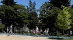 Turiști evacuați de pe o plajă de la marea Neagră din cauza unei alarme de apărare aeriană. Oamenii au rupt-o la fugă