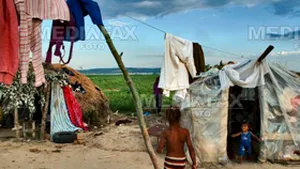 Roma: Atac cu cocteiluri Molotov asupra unei tabere de rromi