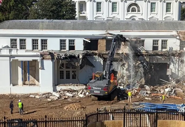 Casa Albă a început demolarea unei părți de clădire pentru a construi sala de bal a lui Trump