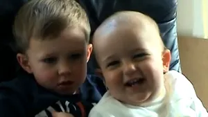 Sute de milioane de vizualizări pe Youtube, pentru filmuleţe făcute acasă. Cum te poţi îmbogăţi postând online filme haioase - VIDEO