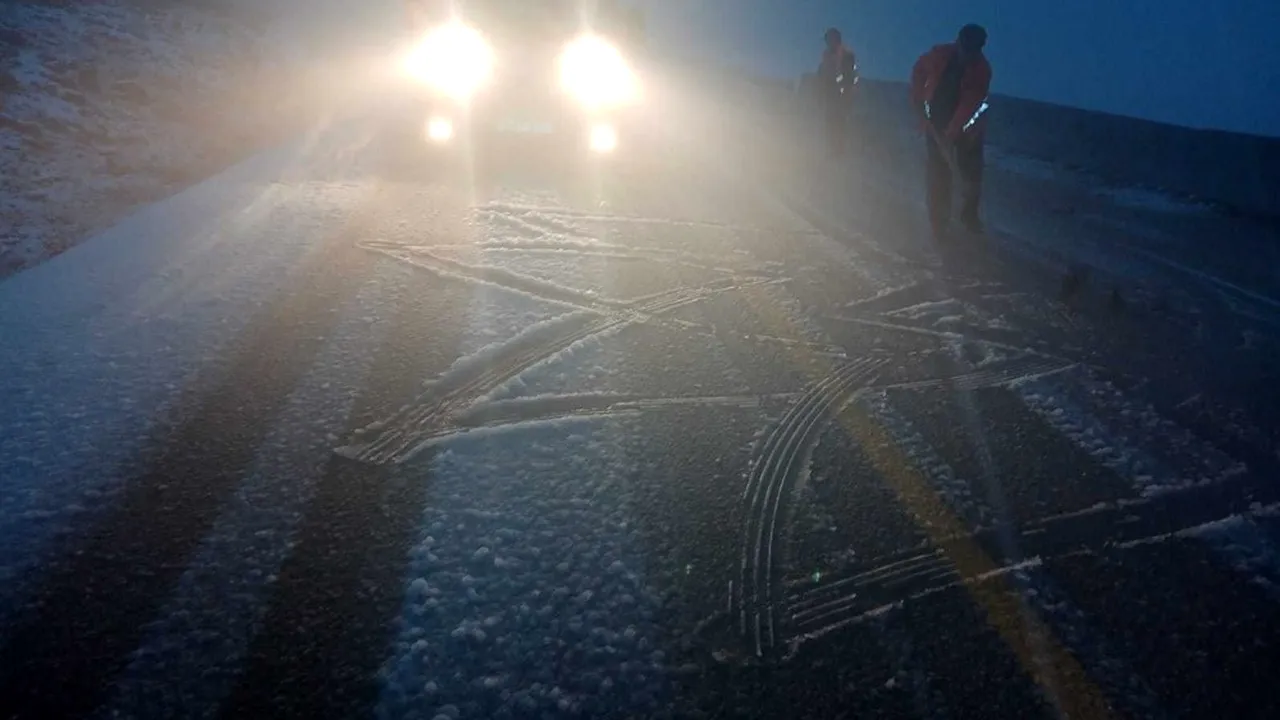 Ninge pe Transalpina, între Rânca şi Obârşia Lotrului. Conducătorii auto sunt sfătuiţi să caute rute alternative