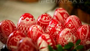 REPORTAJ: Artista populară Ioana Matei, printre păstrătorii meşteşugului încondeierii ouălor, în Buzău - FOTO