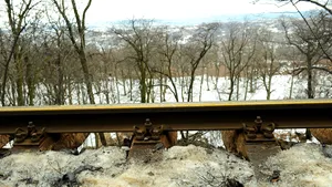 Vezi ce trenuri sunt afectate de alunecarea de teren din Mehedinţi!