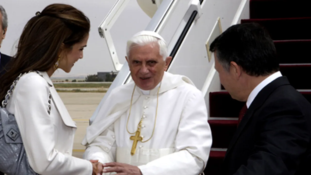 Papa Benedict şi-a început pelerinajul în Ţara Sfântă - VIDEO
