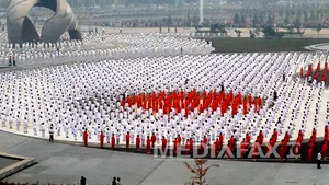 Imagini spectaculoase cu peste 50.000 de chinezi încercând să doboare un record Guinness - GALERIE FOTO, VIDEO