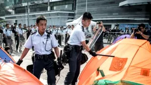 Poliţia din Hong Kong a demontat baricade din zona celui de-al doilea loc de manifestaţii